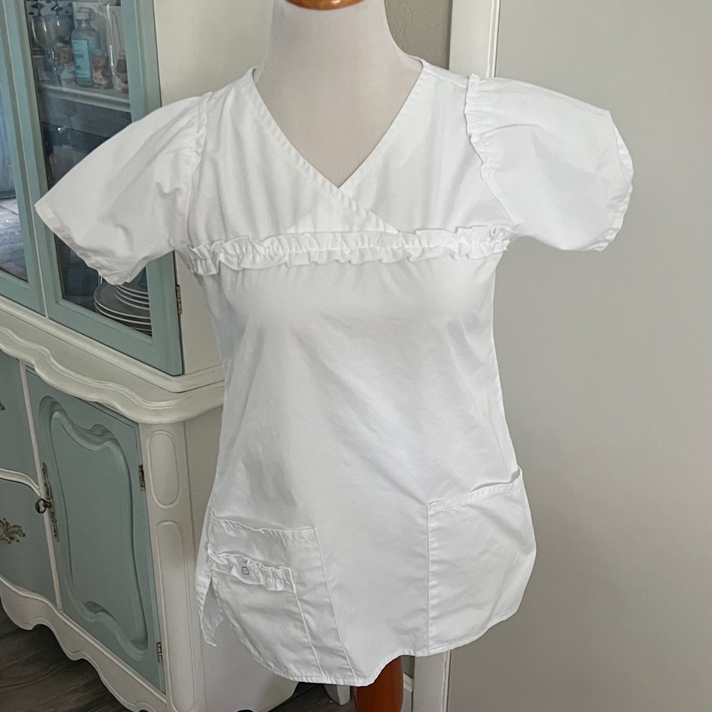 Wink White Ruffled V-Neck Women's Scrub Top and Bottom set 👩‍⚕️